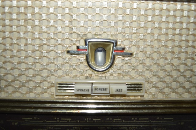 predam velmi pekne starozitne radio PHILIPS - 7