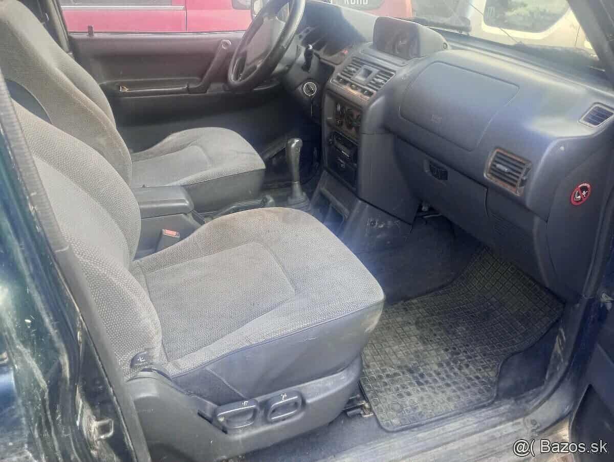 Mitsubishi Pajero 2.5 - 7