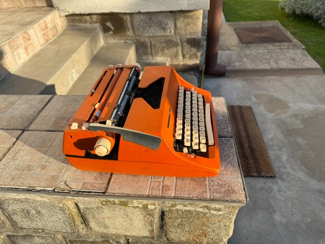 písací stroj Consul 2223 - 7