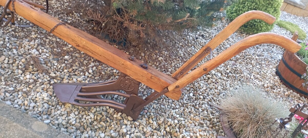 Starý drevený konský pluh 5 - 7
