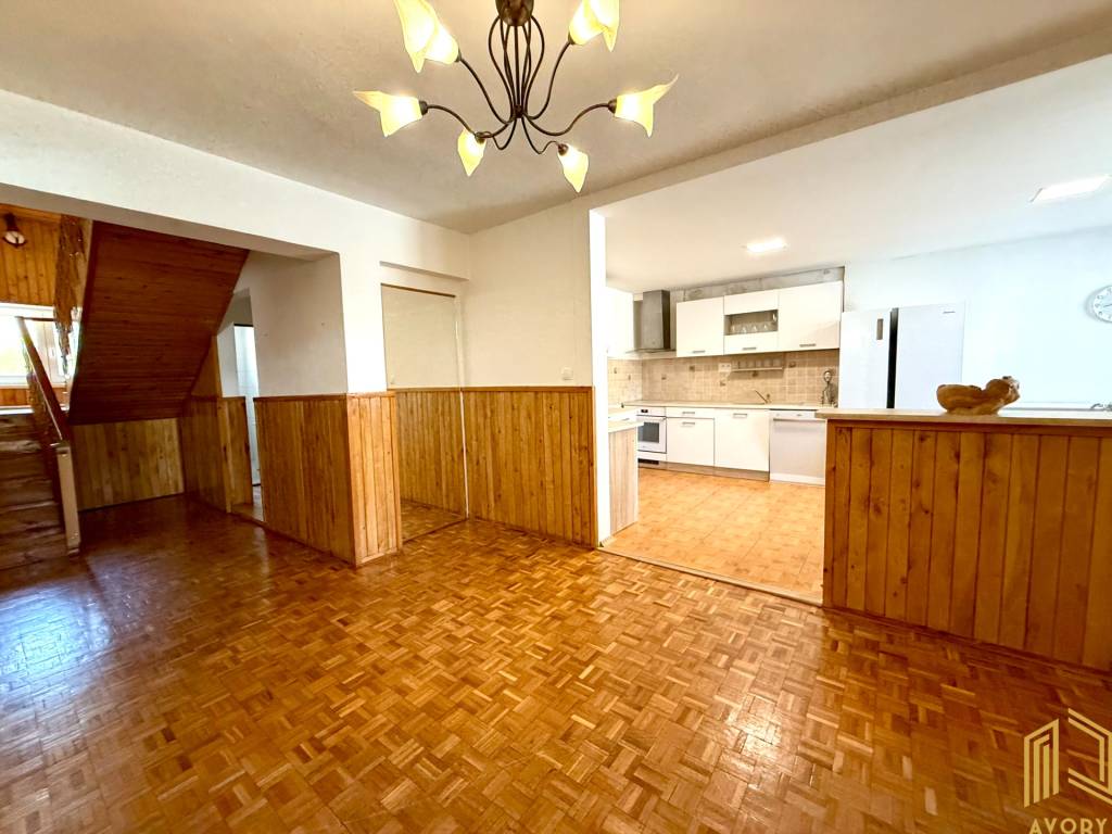 5 - IZB. ROD. DOM s GARÁŽOU,POZEMOK 771m2, BOR. MIKULÁŠ - 7