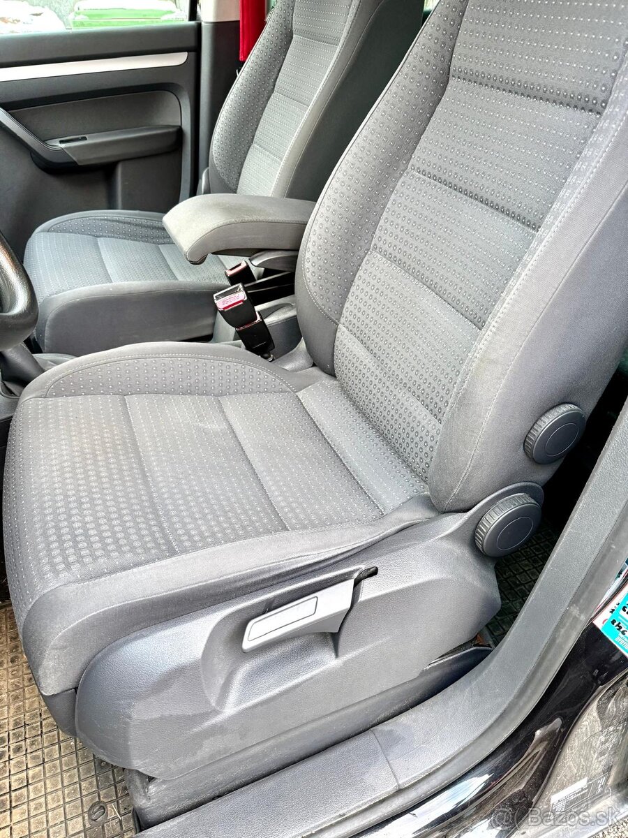 VW TOURANPredám 7. miestny Volkswagen Touran, 2.0.tdi, 103 k - 7