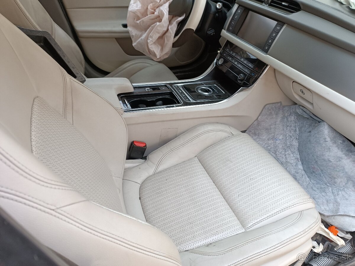 Jaguar XF - 7
