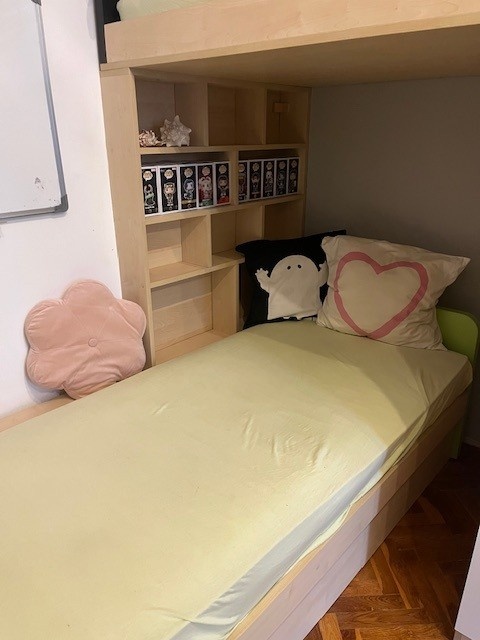 poschodová posteľ. - študentská izba - 7