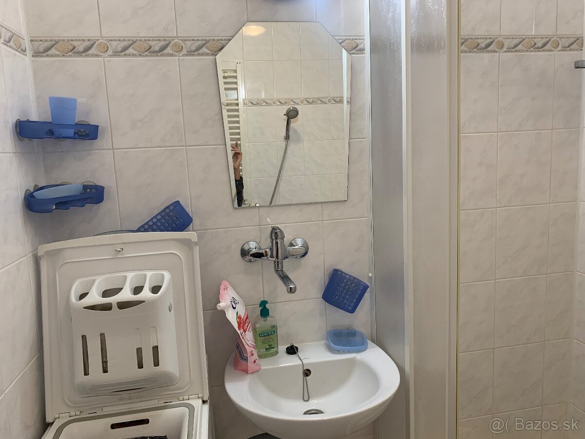 Zariadený 2-izbový byt blízko centra Levíc - 7