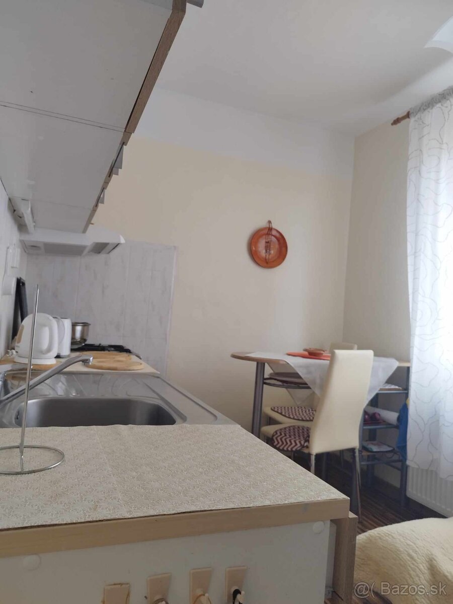 Na prenájom 1-izbový byt v Lučenci - 7