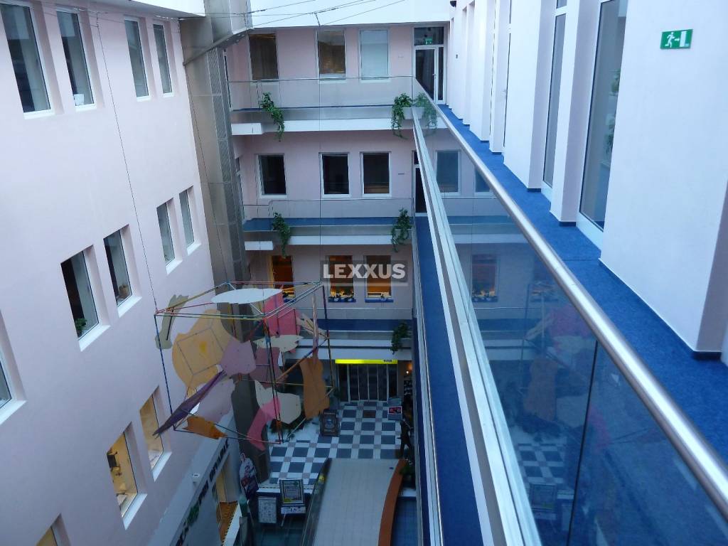 | menší obchodný priestor, výklad, terasa, pešia zóna BA I - 7