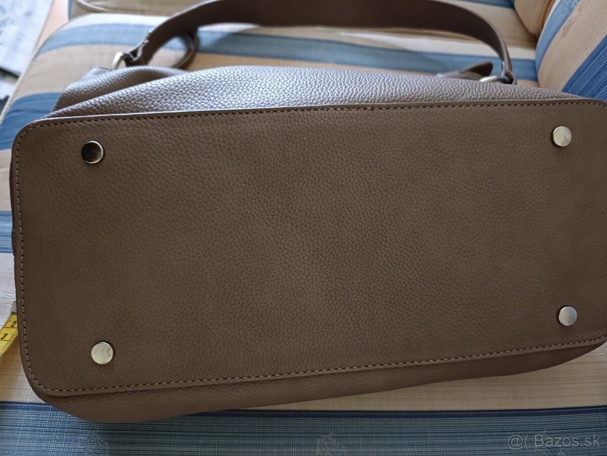 Väčšia kabelka - 7