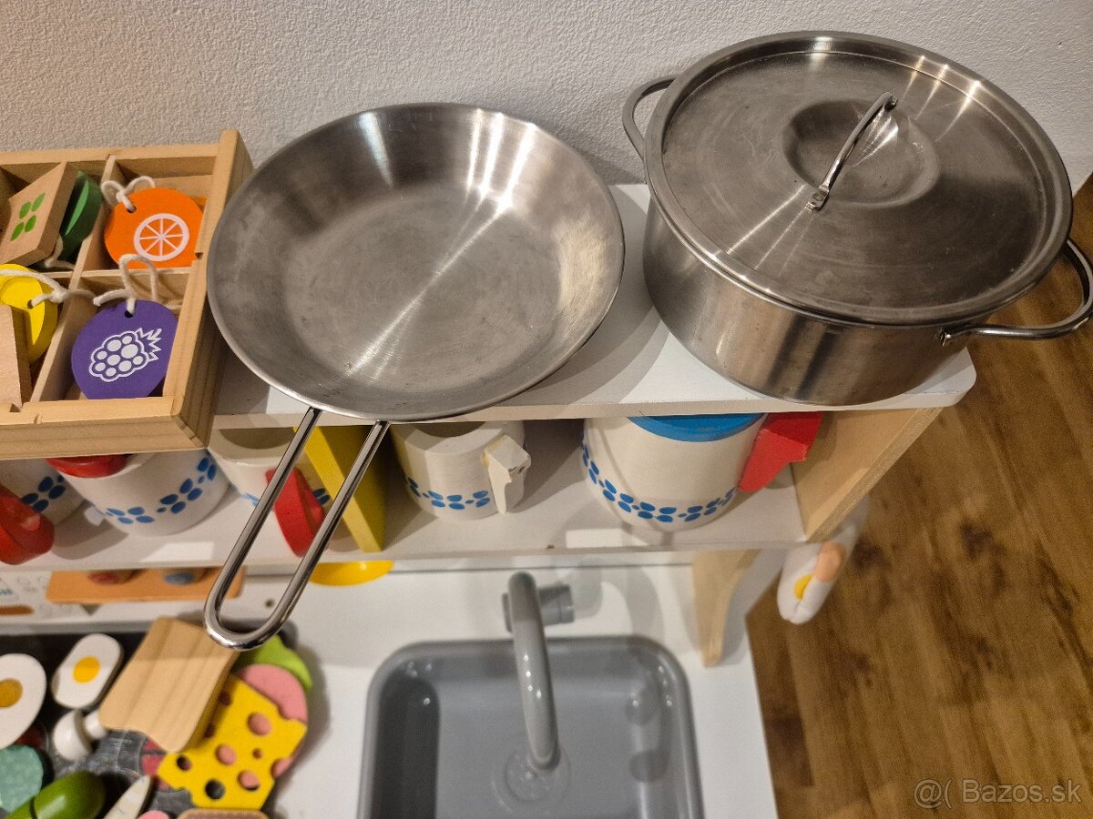 Drevena kuchynka s vybavou - 7