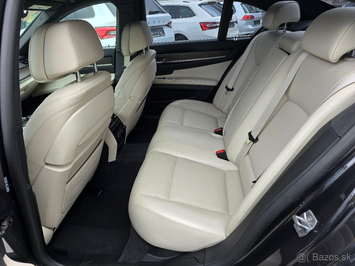 BMW 750i xDrive - 7