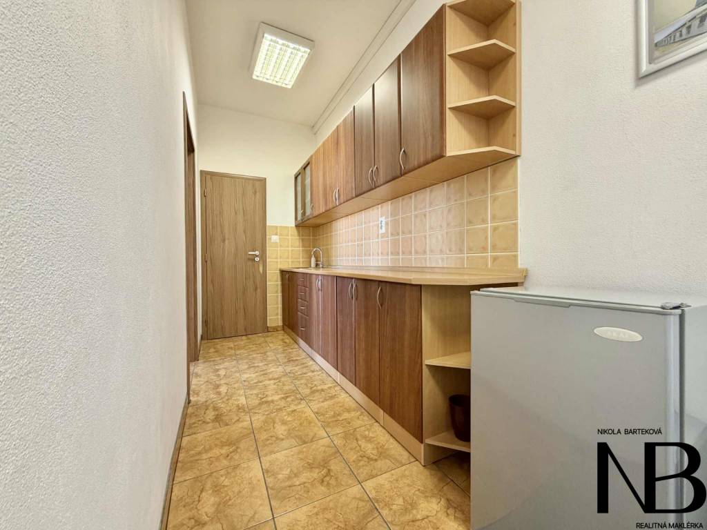 Na predaj kancelárske priestory v centre (70m2), TN - Stará - 7