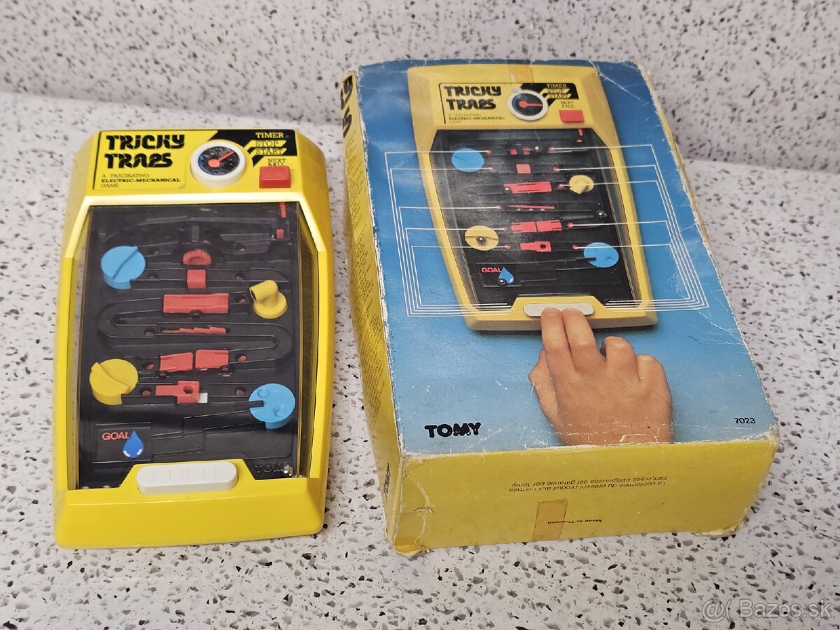 TRICKY TRAPS - TOMY - HANDHELD ELECTRO-MECHANICAL GAME - 7