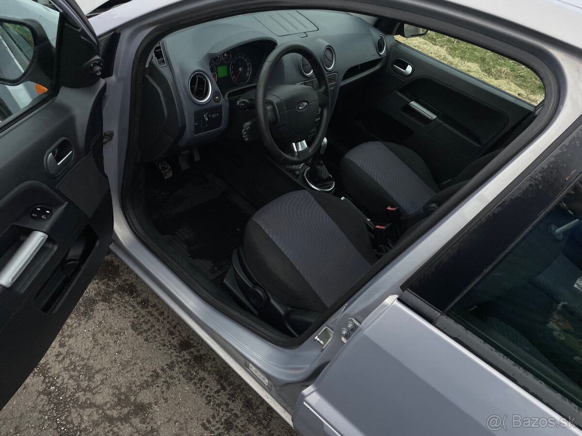 Predám Ford fusion 1.4 benzín 2011 - 7