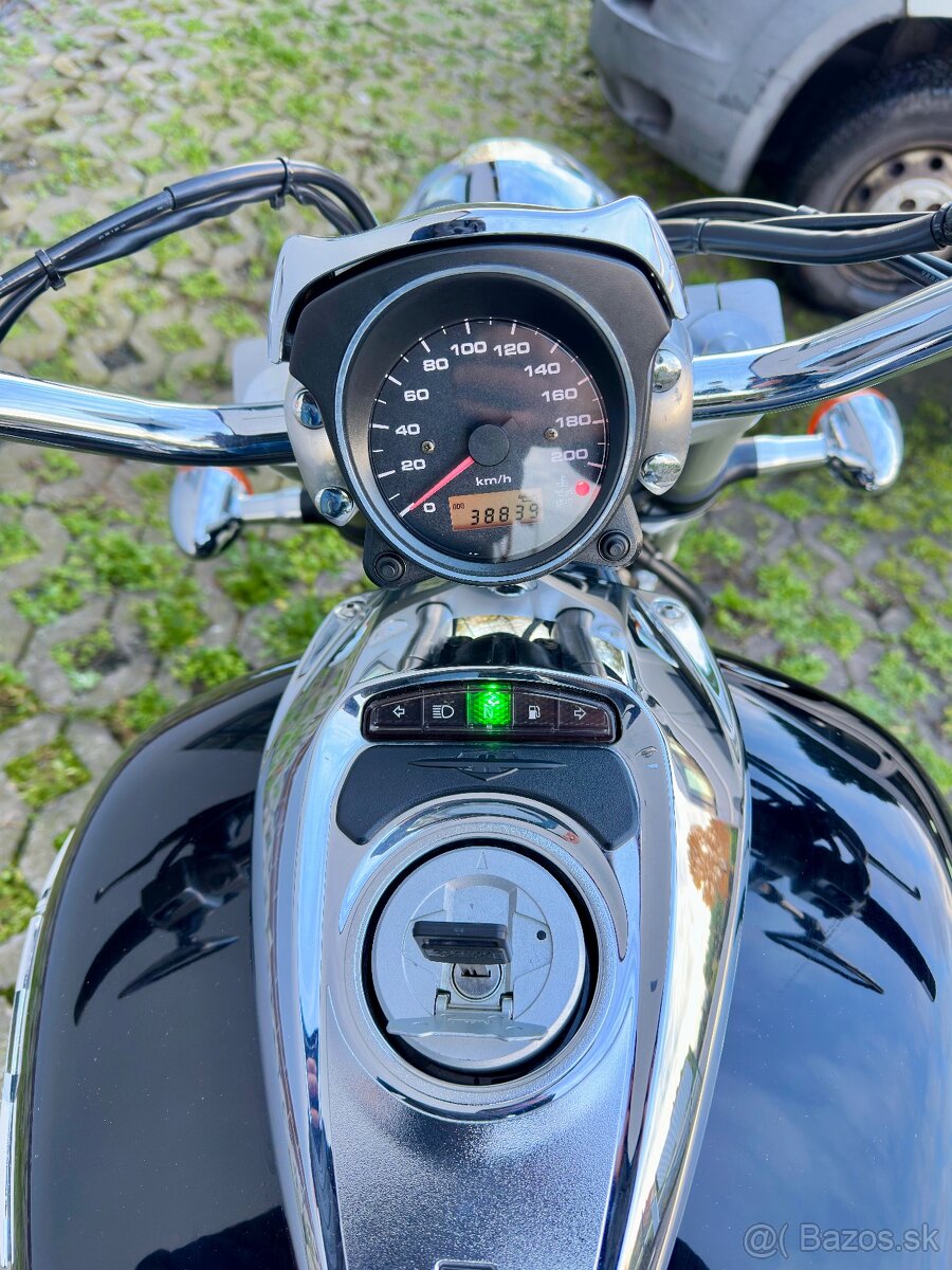 Suzuki c 800 Intruder - 7