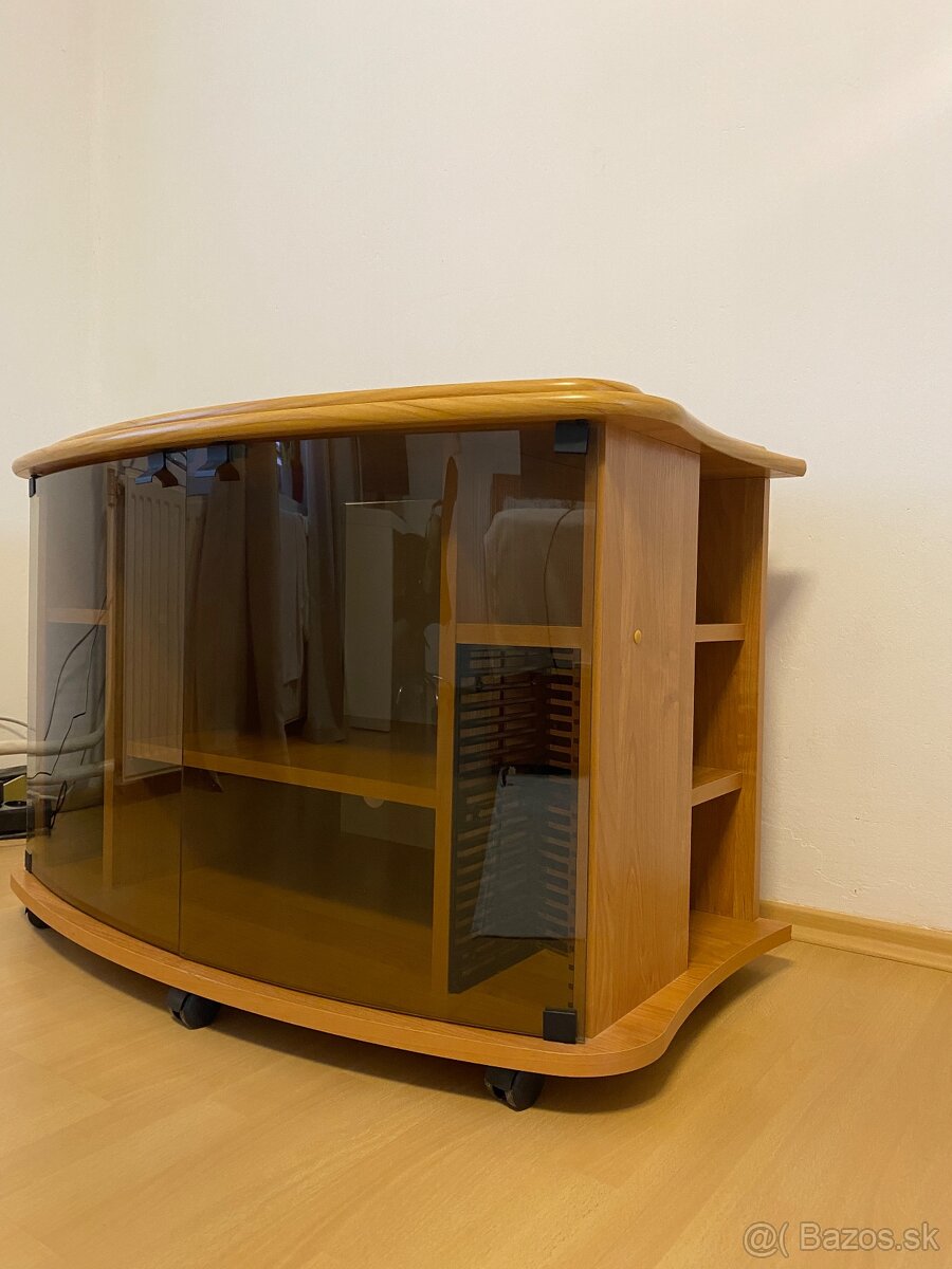 Stolík pod televízor s kolieskami - 7