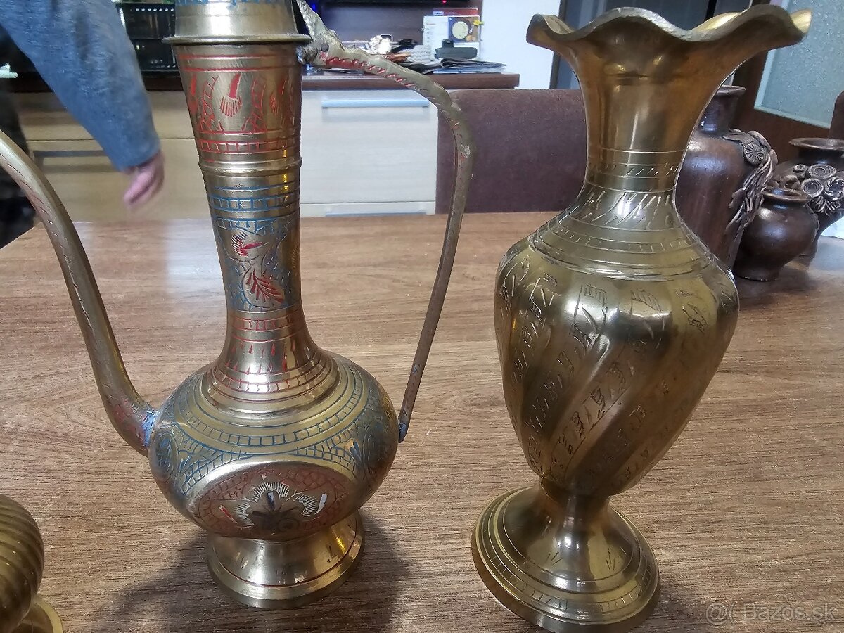 Orientalne dekoračné predmety z vitríny - 7