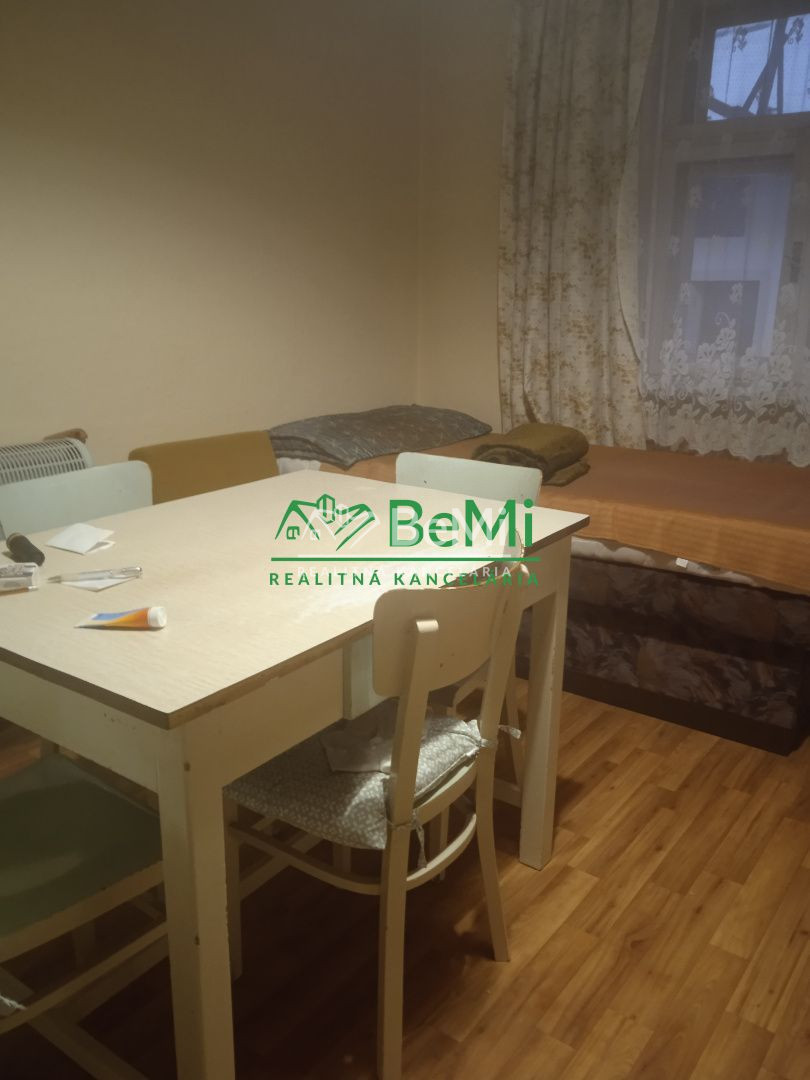 Predaj rodinného domu – stará zachovalá chalúpka s veľkým po - 7