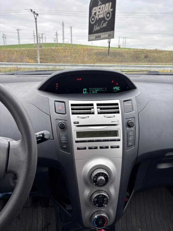 Toyota Yaris 1.3 vvti - 7