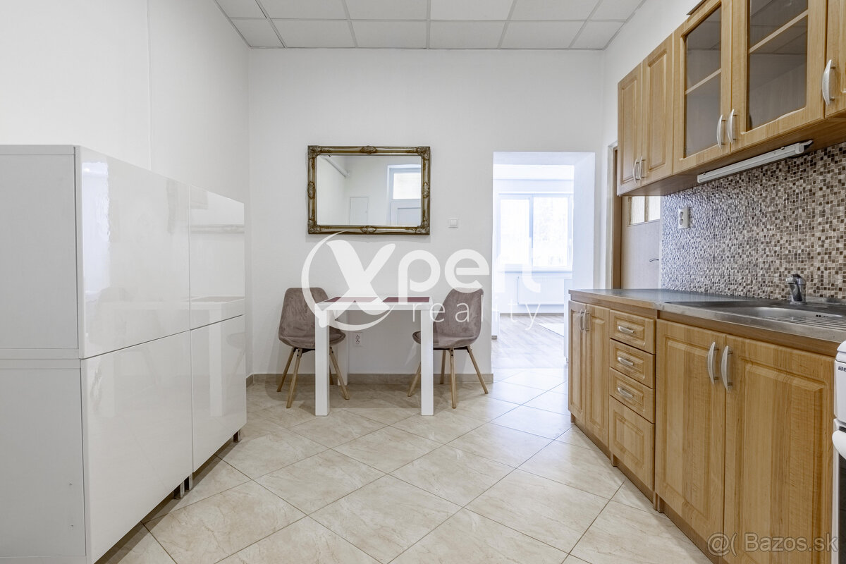 Rodinný dom s multifunkčným využitím v centre Galanty - 7