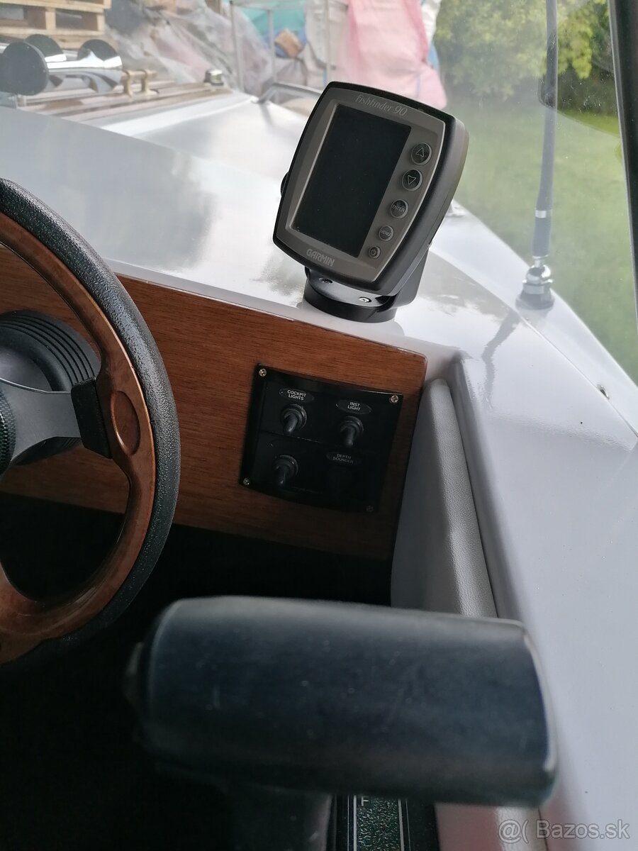 Predam motorovy čln Glastron - 7