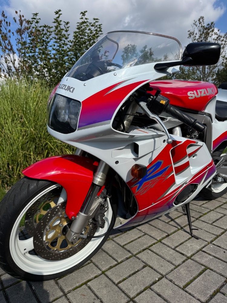 Suzuki GSX-R 400 - 7
