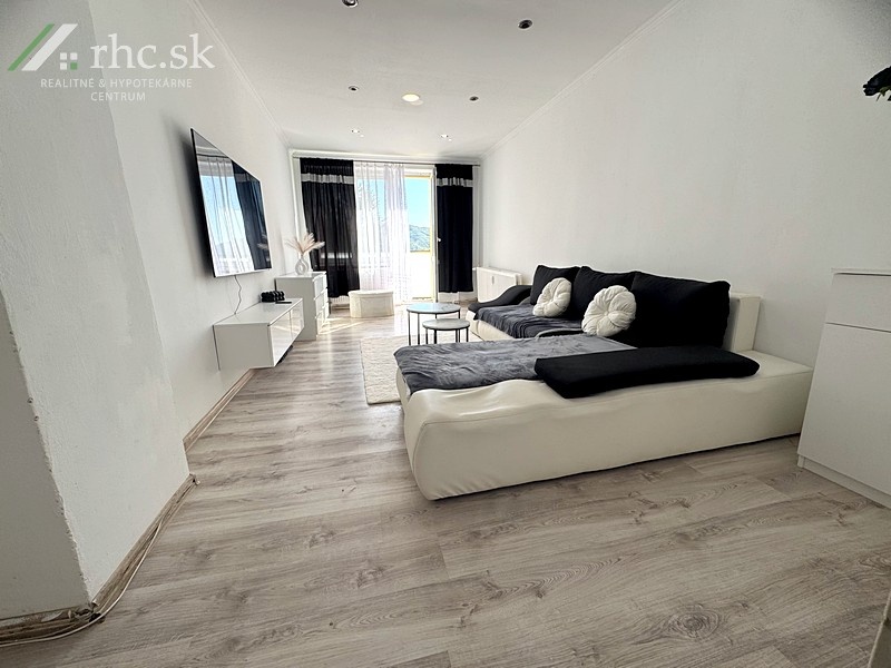 2-IZBOVÝ BYT V TICHEJ LOKALITE V CENTRE MESTA - SOV. HRDINOV - 7