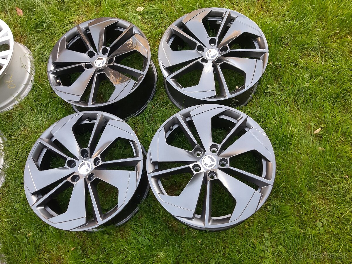 Comet Škoda zimní Octavia 4 VRS Superb Karoq R18 VW Audi - 7