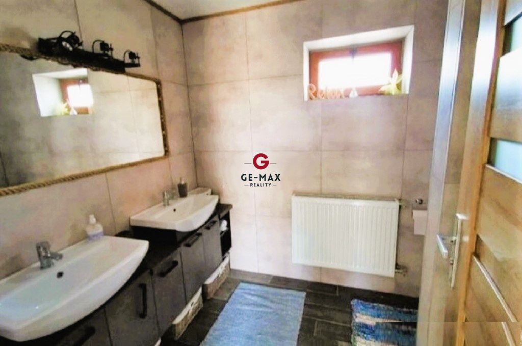 "Štýlový a kompletne zrekonštruovaný rodinný dom v Zbojnom - 7