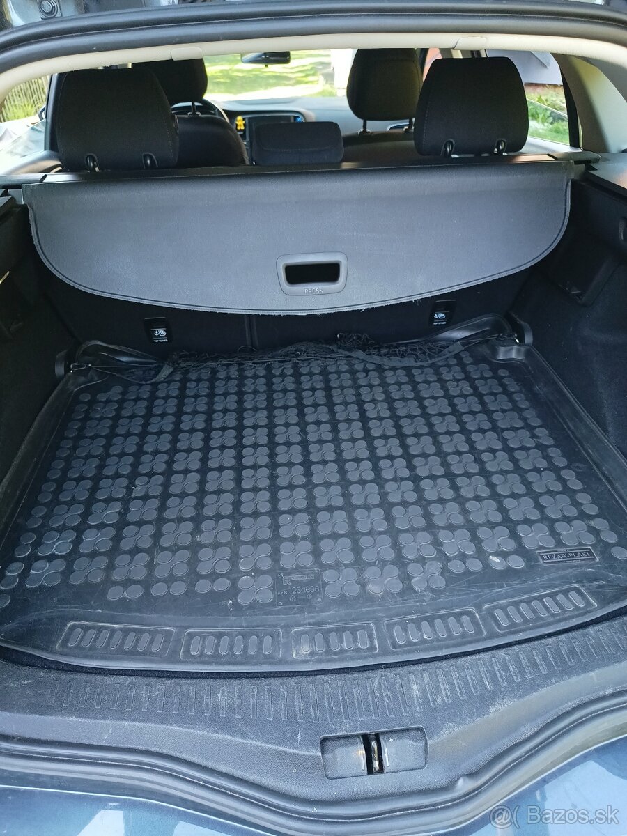 Renault megane IV Grandtour 2017 1.5dci - 7