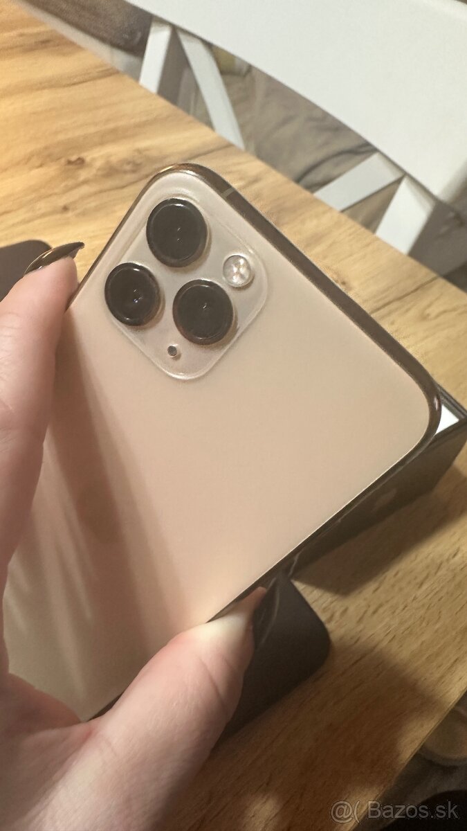 Predám iPhone 11pro gold 256GB - 7