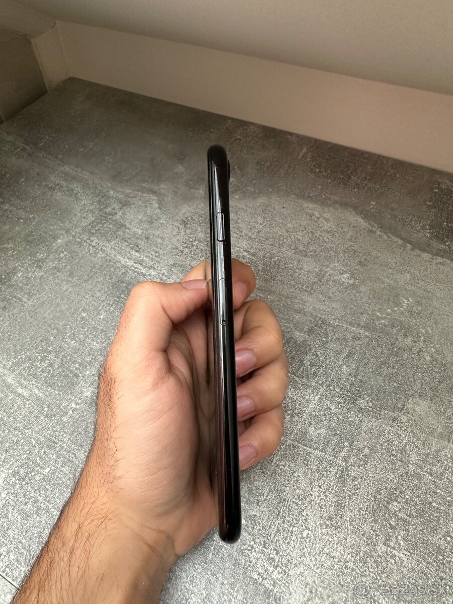 iPhone 7 32gb 82% batéria - 7