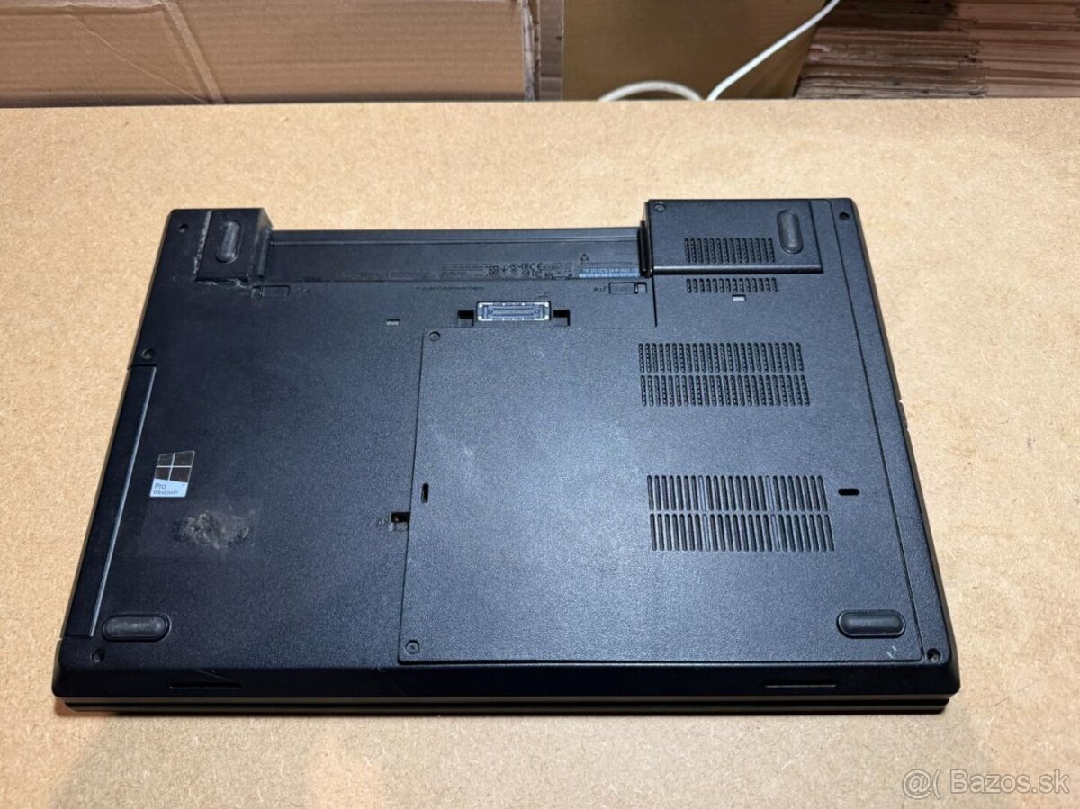 Notebook L560 na opravu alebo diely. - 7