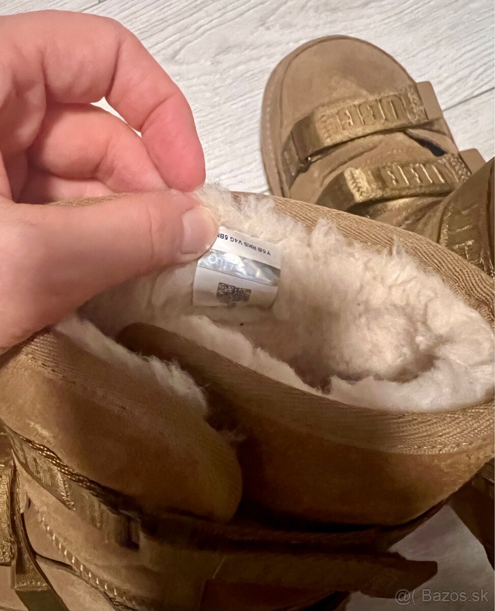 UGG - 7