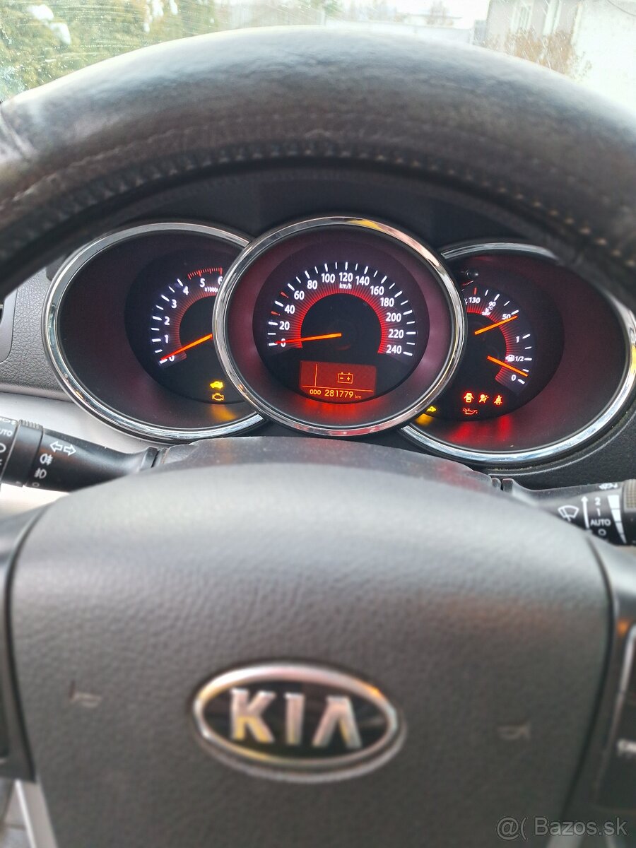 Kia Sorento 2.0 crdi 7 miestne 4x4 awd - 7