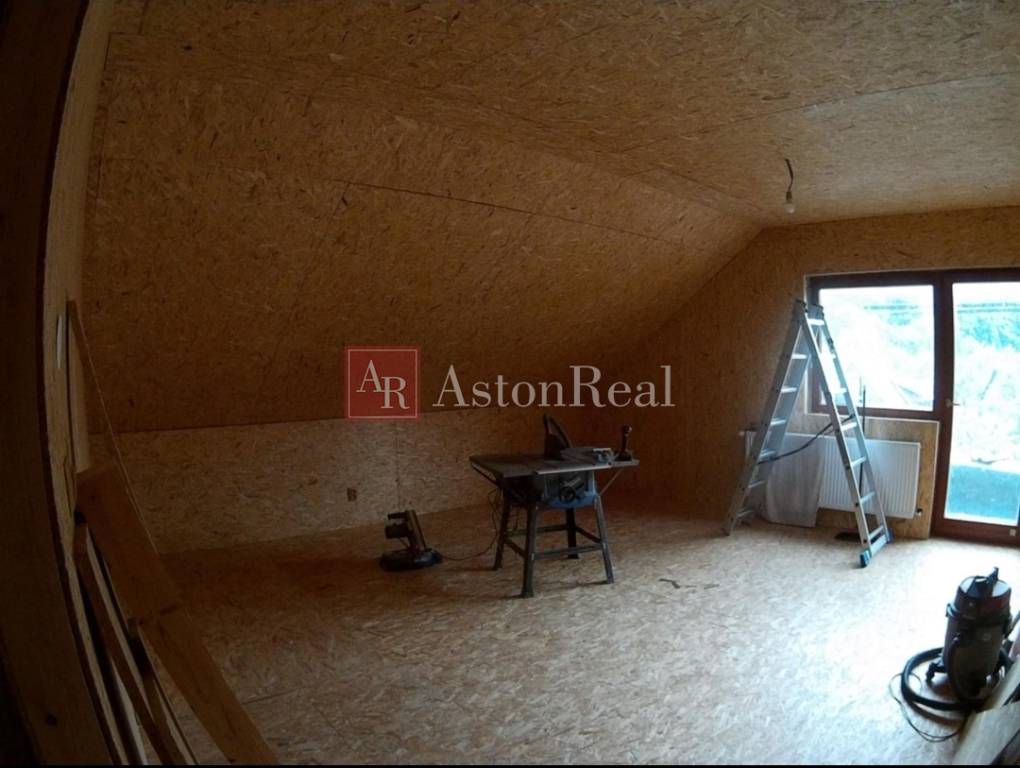 PREDAJ: DOM (CHALUPA) zastavaná plocha 135 m2 - Moštenica - 7