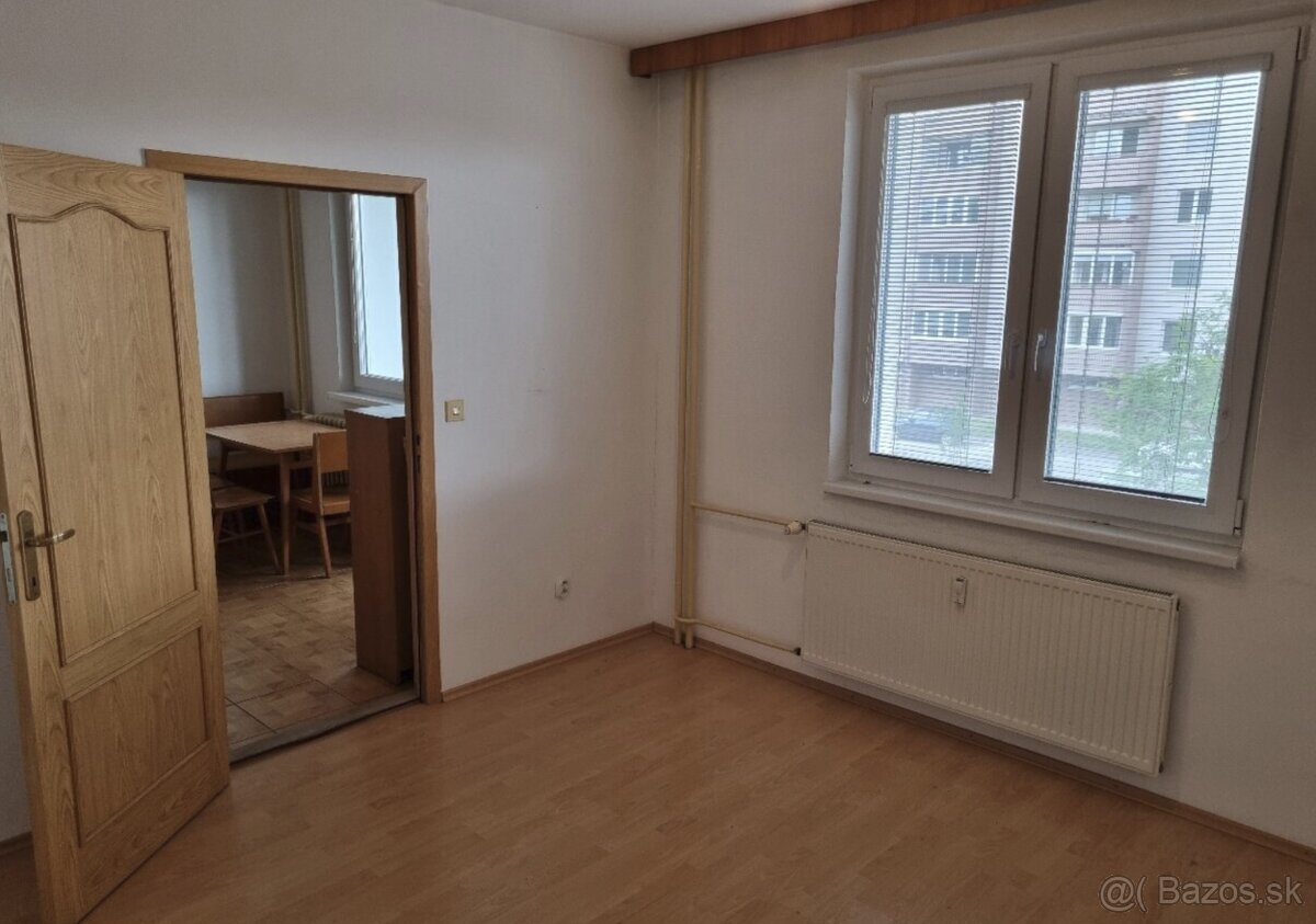 Priestranný 3-izbový byt s loggiou v centre Senca – ideálny - 7