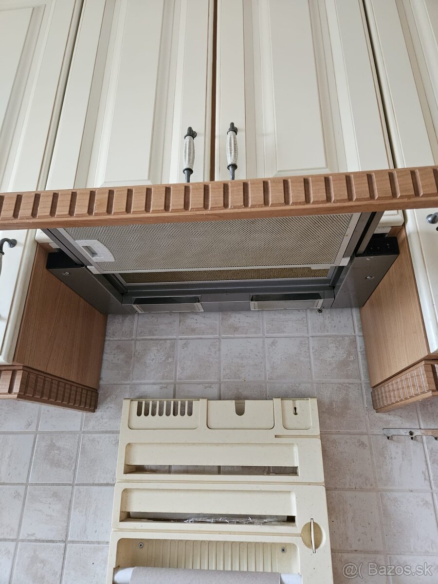 Moderní kuchyňská linka se spotřebiči - 7