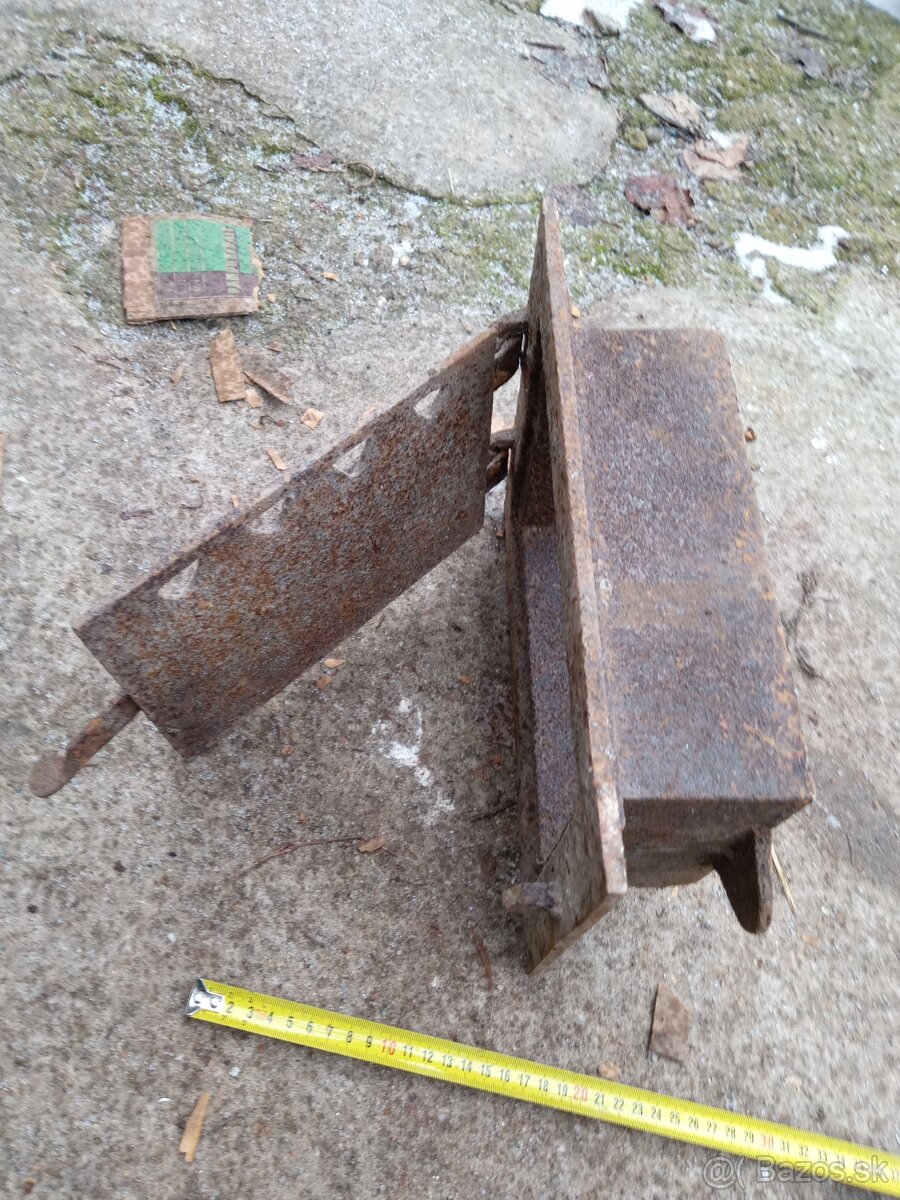 Staré masívne dvierka na pec - 7