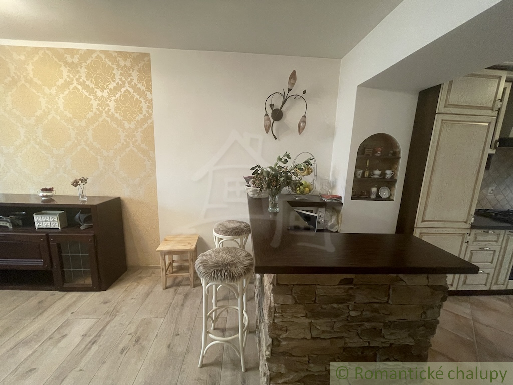 Priestranný trojizbový rodinný dom s garážou v okrajovej č - 7