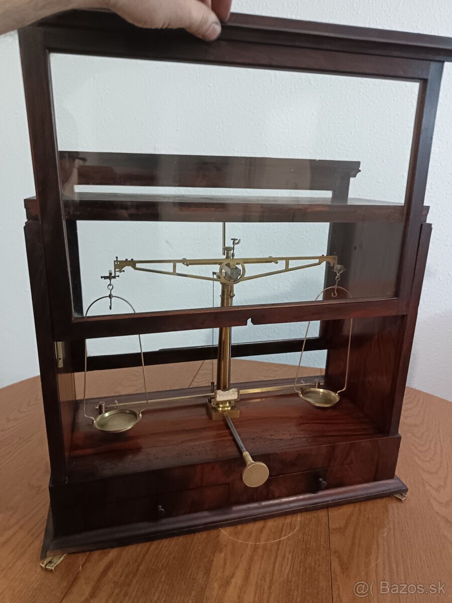 Lekarnicke, laboratorne vahy - 7