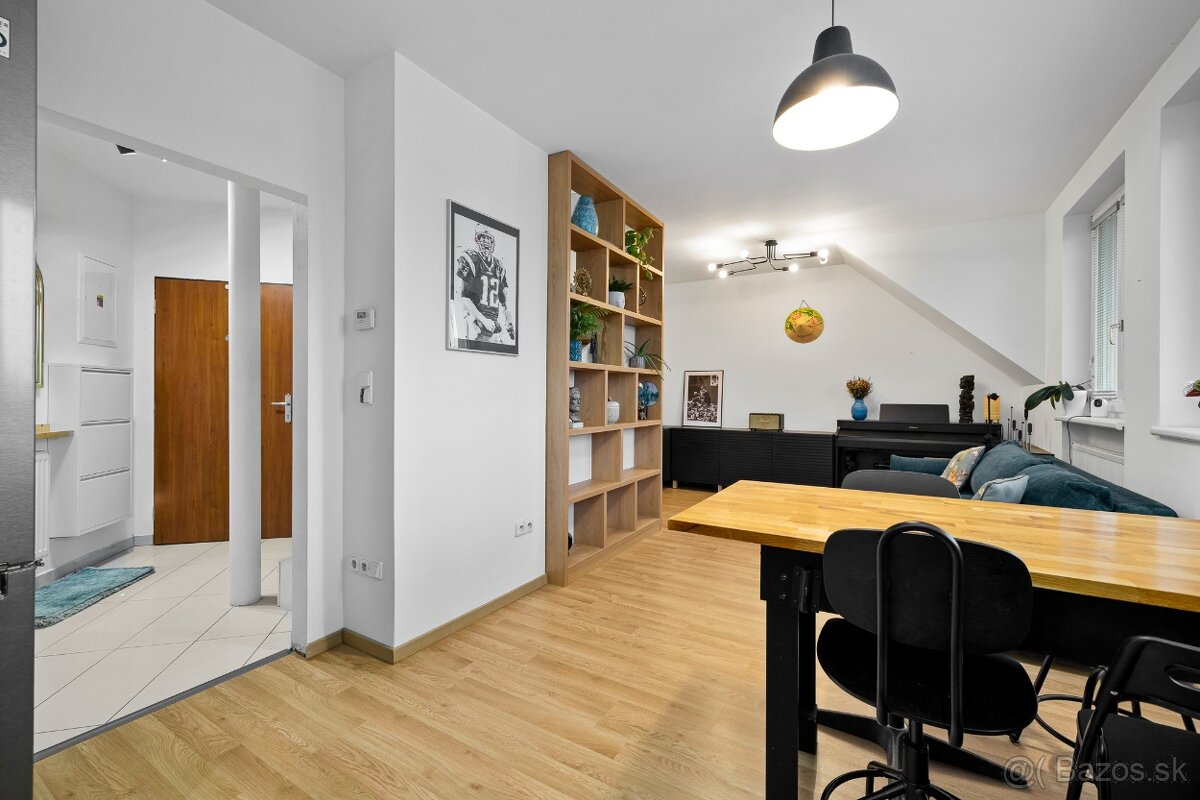 NA PREDAJ- ZAUJÍMAVÝ- 2-IZBOVÝ- MEZANÍN- RUŽINOV- KOŠICKÁ - 7