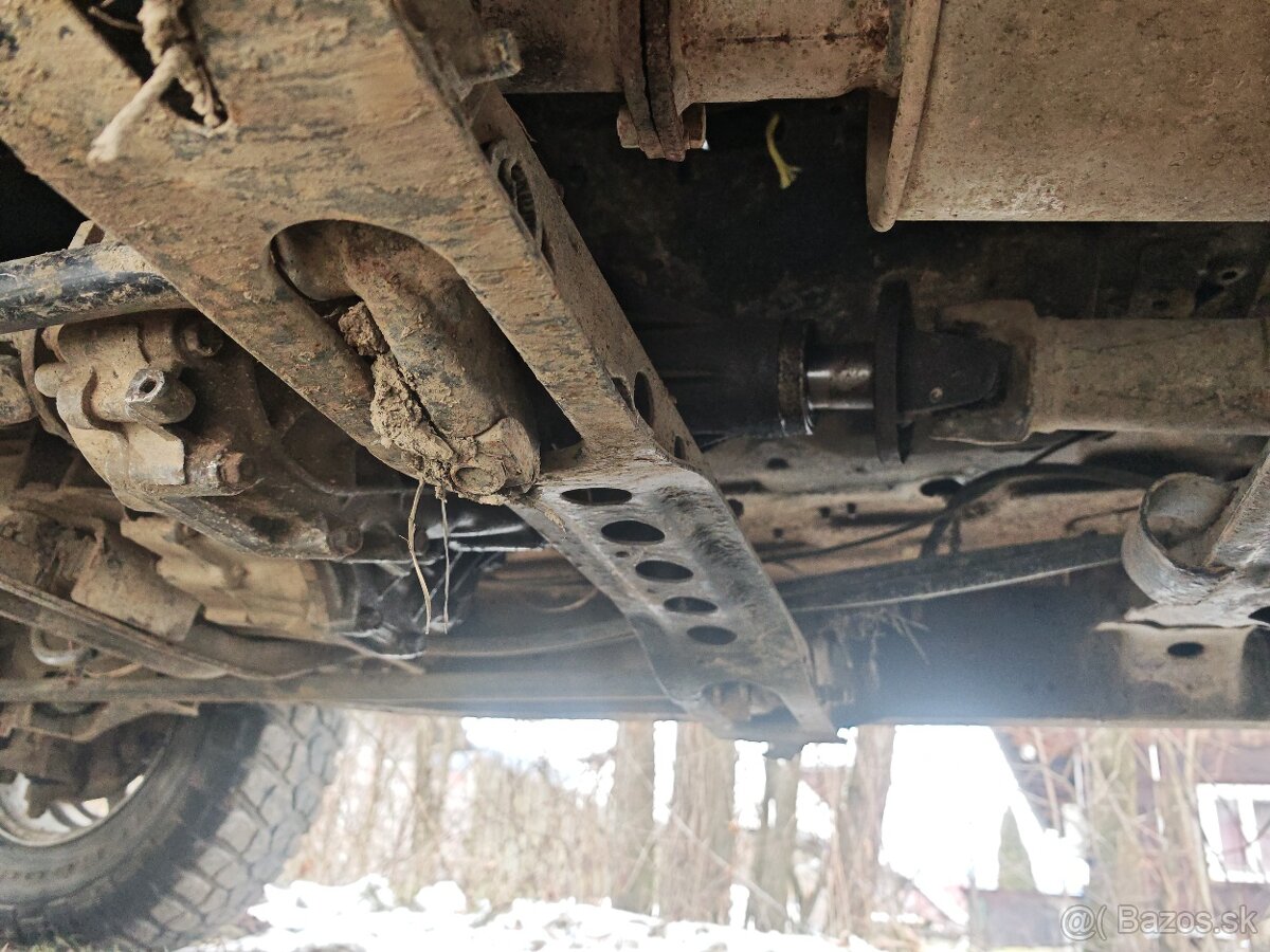 Predám/ vymením Nissan Navara D21 2.7 TD - 7