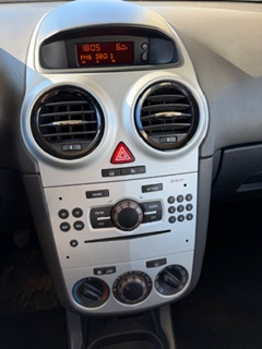 Opel Corsa 1.2 16V Essentia - 7