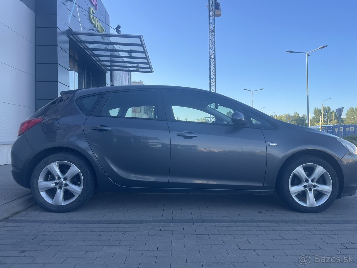 Opel Astra J 1,6 benzín - 7