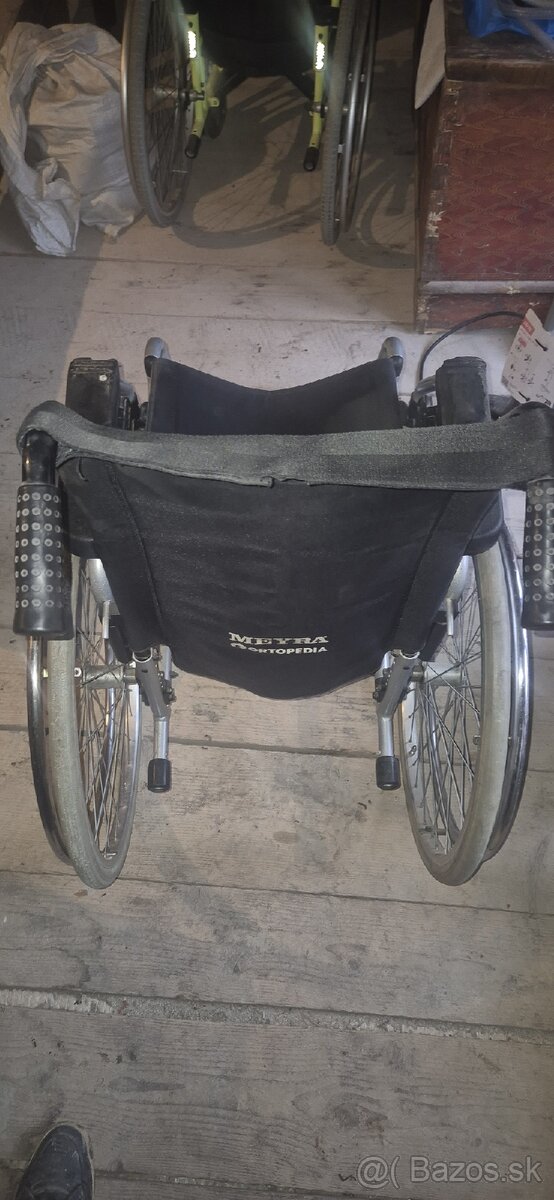 Darujem – 2× invalidný vozík (plne funkčné) - 7