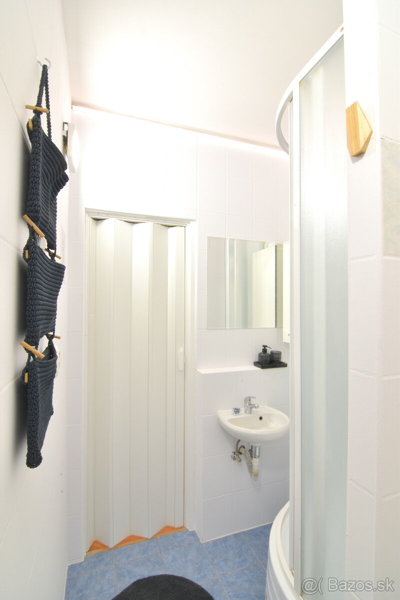 Zrekonštruovaná garsónka s pivnicou na Chrenovej v Nitre - 7