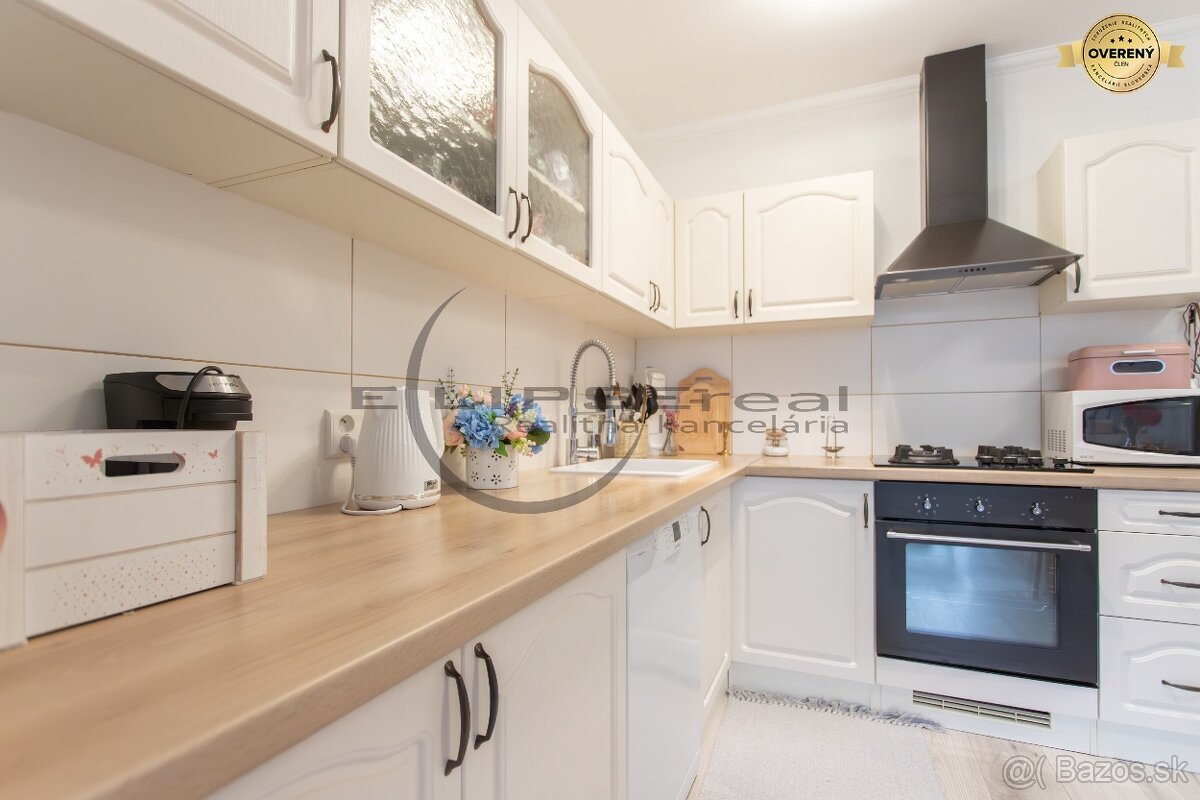 NA PREDAJ pekný, štýlový 3-izbový rodinný dom v Lábe - 7