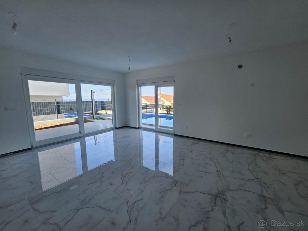 Novostavba RD s bazénom v Chorvátsku. - 7