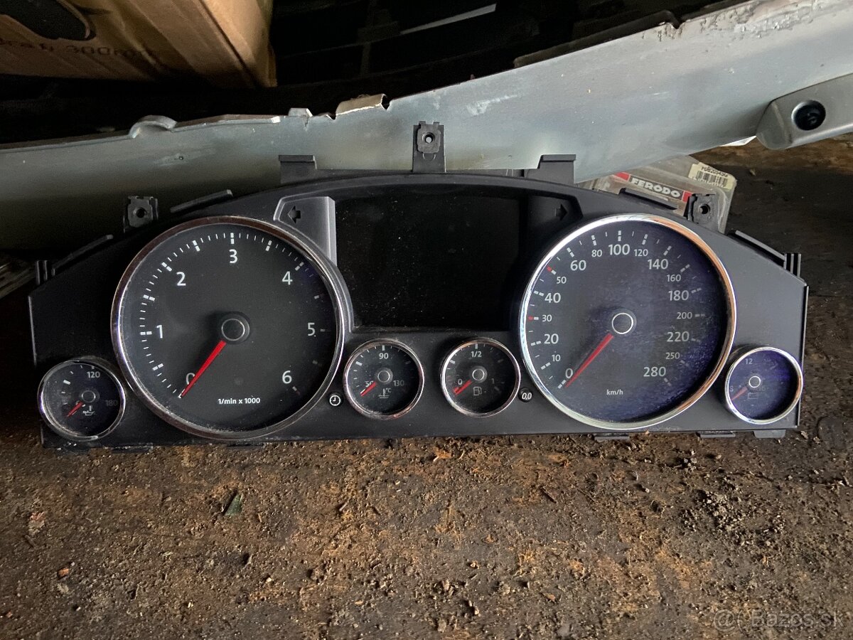 Rozpredam Touareg 3,0 TDi 165kw facelift - 7