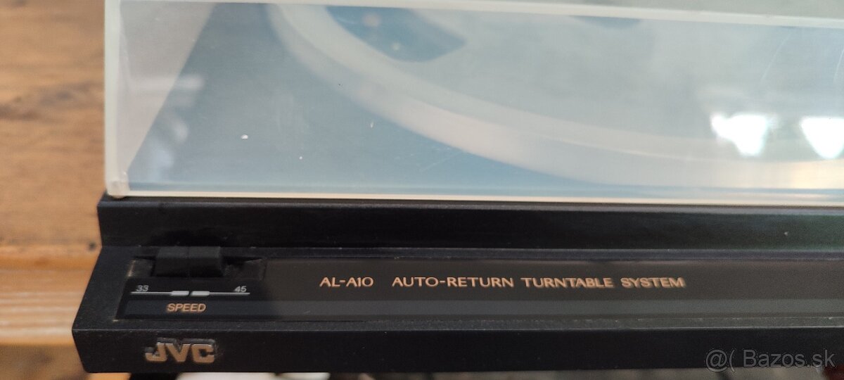Gramofón JVC - 7
